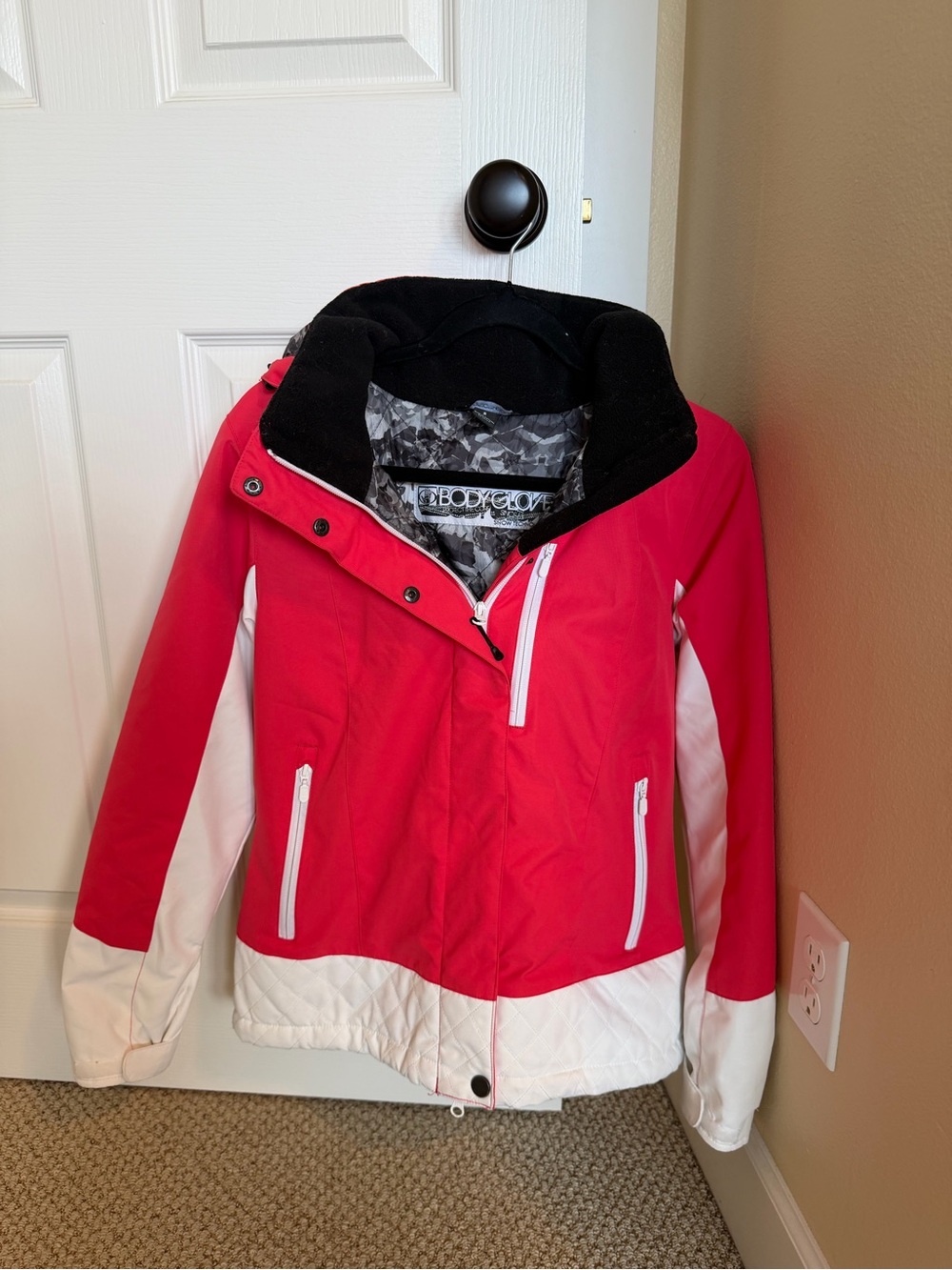 Body Glove Women's Coral and White Insulated Ski Jacket